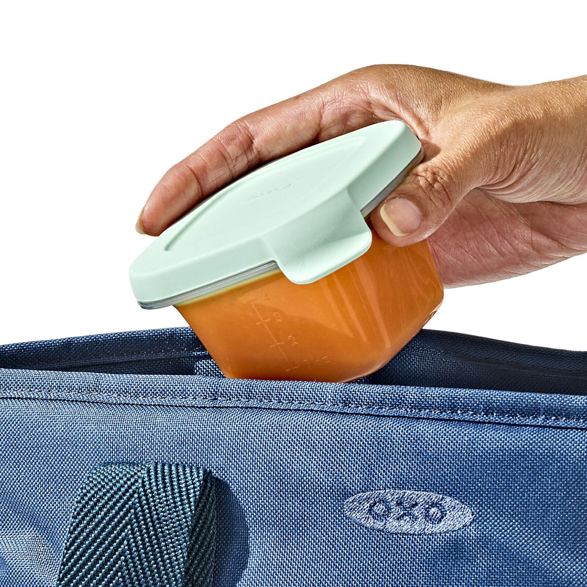 silicone-baby-blocks-food-storage-containers-4-oz-opal-b6 tot_silicone-baby-blocks-4oz_opal_pdp_04_1.jpeg